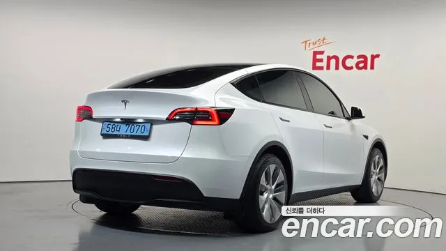 Tesla Model Y 2024 thumb 2