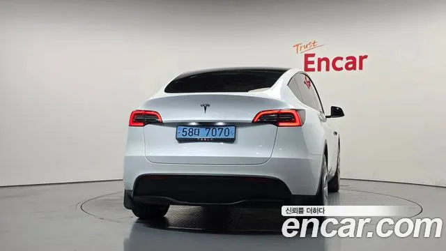 Tesla Model Y 2024 thumb 4