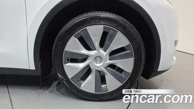 Tesla Model Y 2024 thumb 5