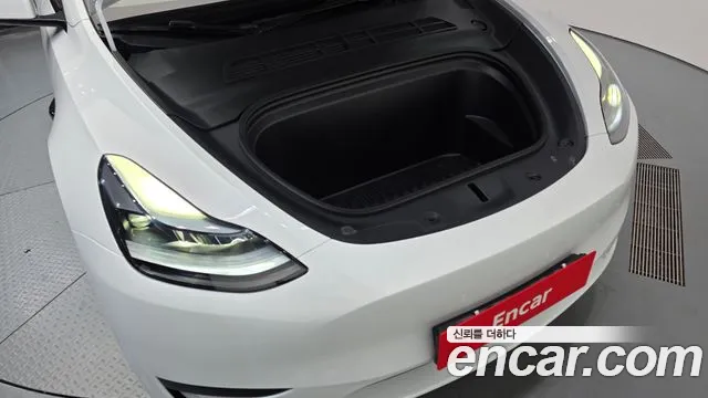 Tesla Model Y 2024 thumb 6