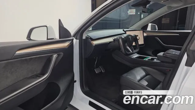 Tesla Model Y 2024 thumb 10