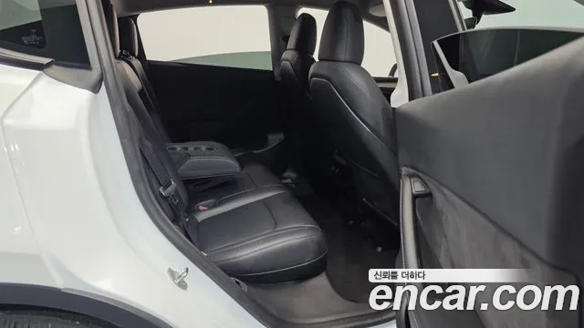 Tesla Model Y 2024 thumb 12