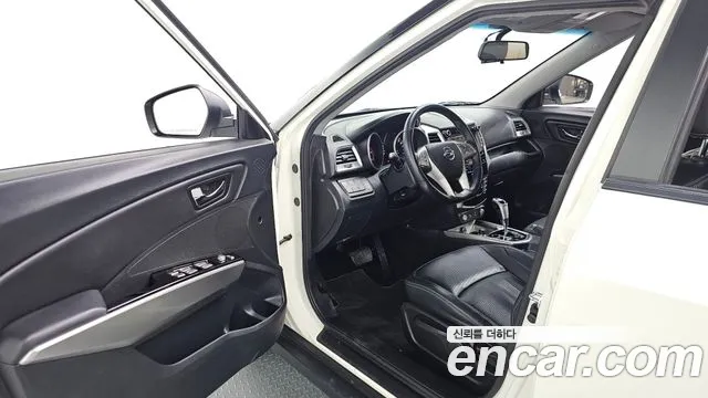 KG_Mobility_Ssangyong TIBOLI 2015 thumb 10