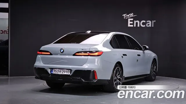 BMW 7-Series 2023 thumb 2