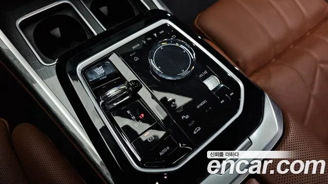 BMW 7-Series 2023 thumb 9