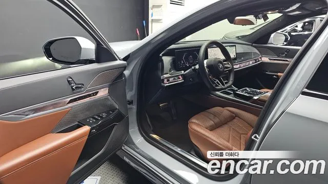 BMW 7-Series 2023 thumb 10