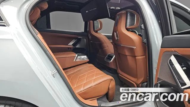 BMW 7-Series 2023 thumb 11