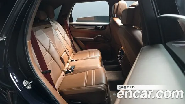 Porsche Cayenne 2021 thumb 11