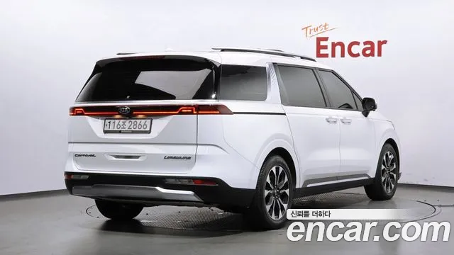 Kia Carnival 2021 thumb 2