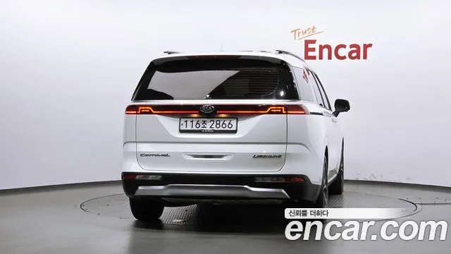 Kia Carnival 2021 thumb 4