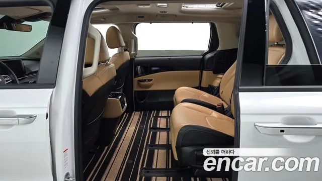 Kia Carnival 2021 thumb 12