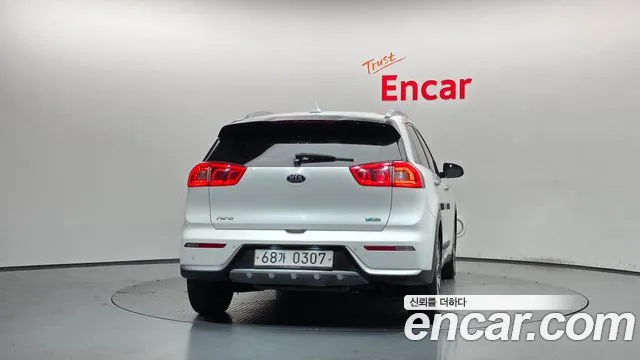 Kia Niro 2016 thumb 4
