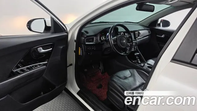 Kia Niro 2016 thumb 10