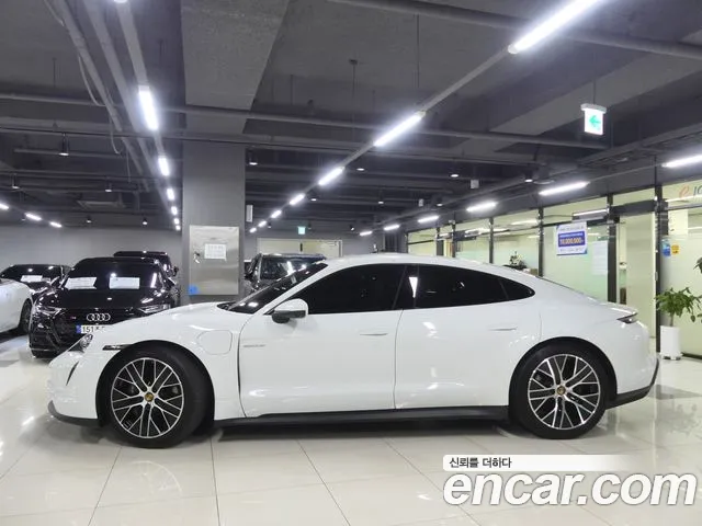 Porsche Taycan 2022 thumb 2