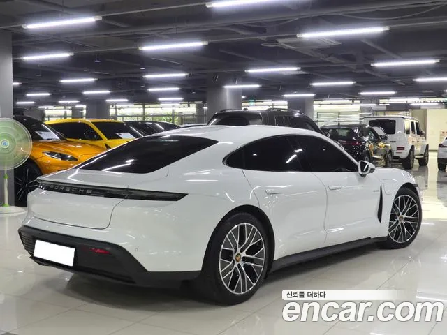 Porsche Taycan 2022 thumb 3
