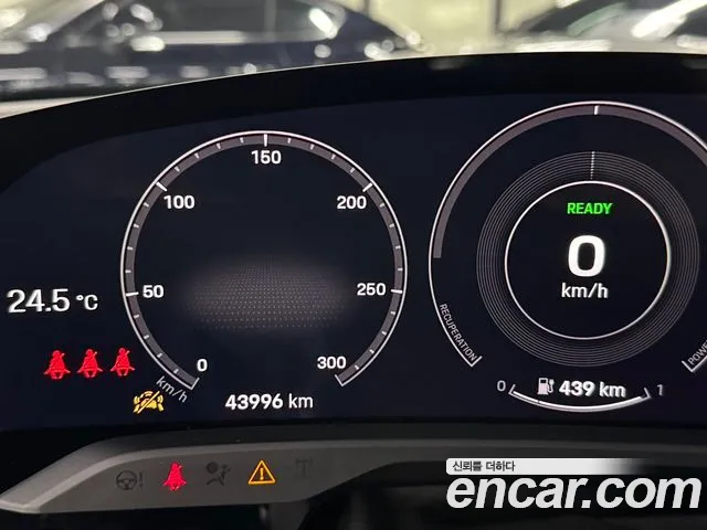 Porsche Taycan 2022 thumb 5