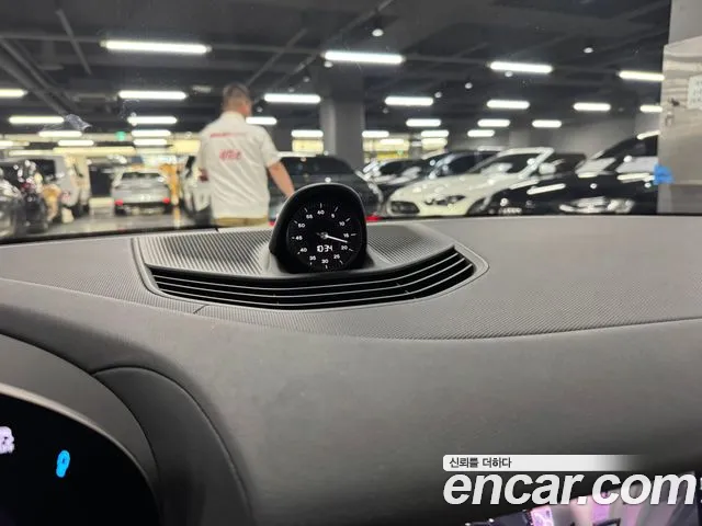 Porsche Taycan 2022 thumb 8