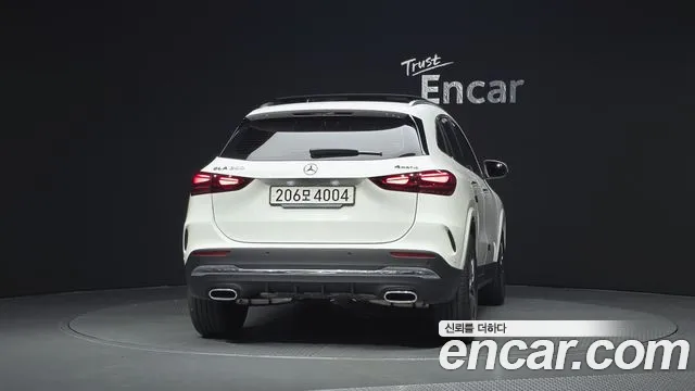 Mercedes-Benz GLA 2025 thumb 4