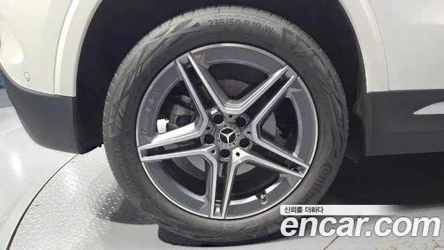 Mercedes-Benz GLA 2025 thumb 5