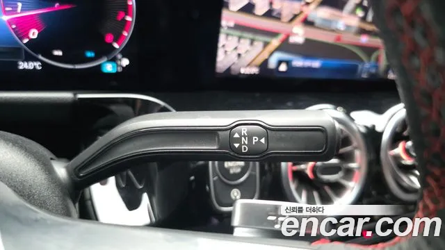 Mercedes-Benz GLA 2025 thumb 9