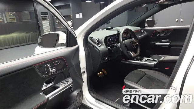 Mercedes-Benz GLA 2025 thumb 10