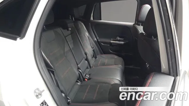 Mercedes-Benz GLA 2025 thumb 11