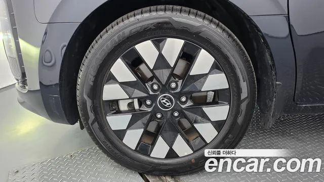 Hyundai Staria 2024 thumb 5