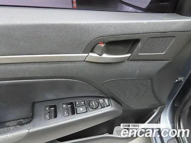 Hyundai Avante 2016 thumb 10