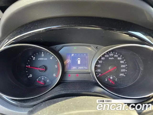 Kia Carnival 2015 thumb 5