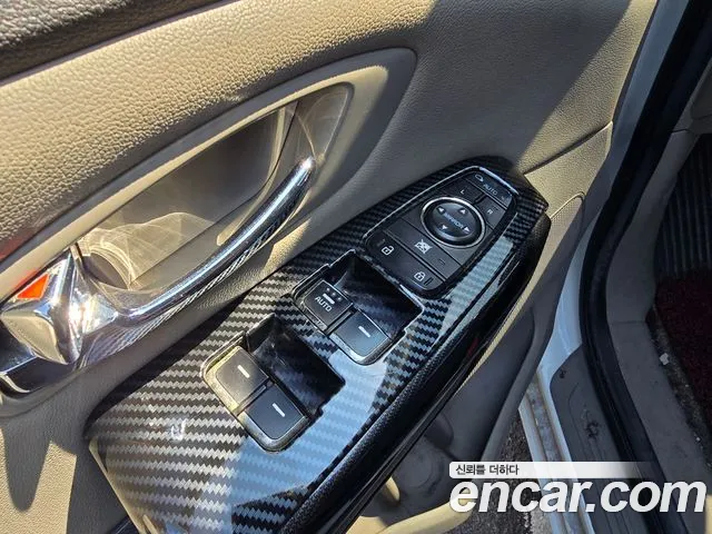 Kia Carnival 2015 thumb 6