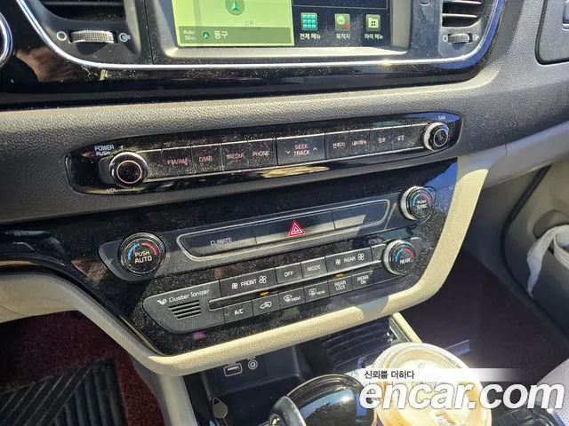 Kia Carnival 2015 thumb 8