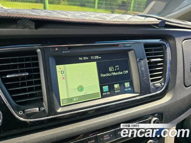 Kia Carnival 2015 thumb 9