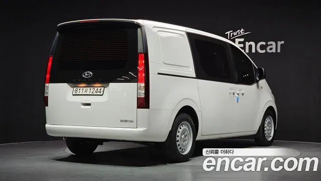 Hyundai Staria 2022 thumb 2