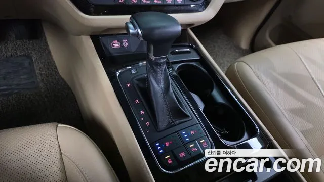Kia Carnival 2016 thumb 8