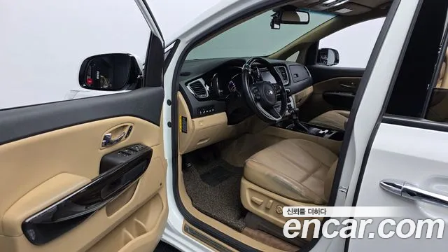 Kia Carnival 2016 thumb 9
