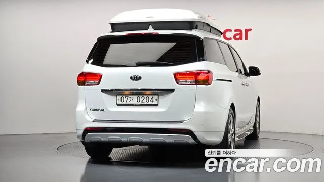 Kia Carnival 2016 thumb 4