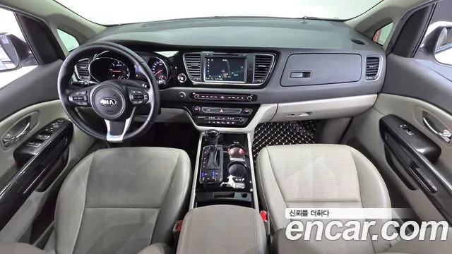 Kia Carnival 2016 thumb 7