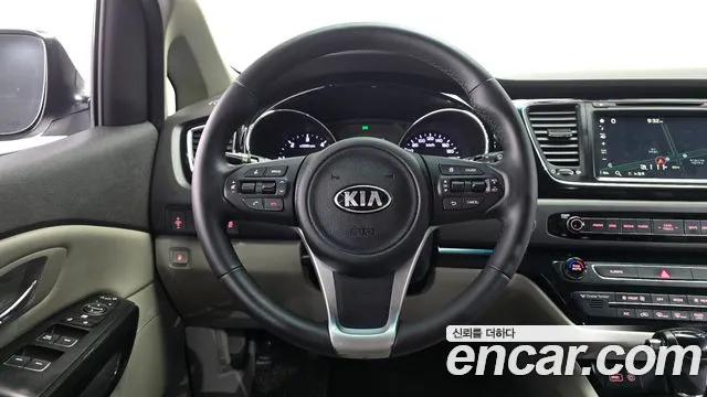 Kia Carnival 2016 thumb 12