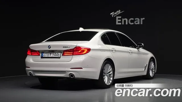 BMW 5-Series 2019 thumb 2