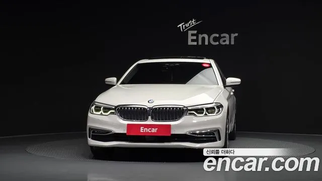 BMW 5-Series 2019 thumb 3