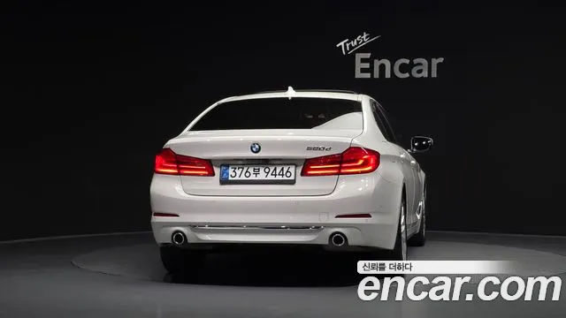 BMW 5-Series 2019 thumb 4