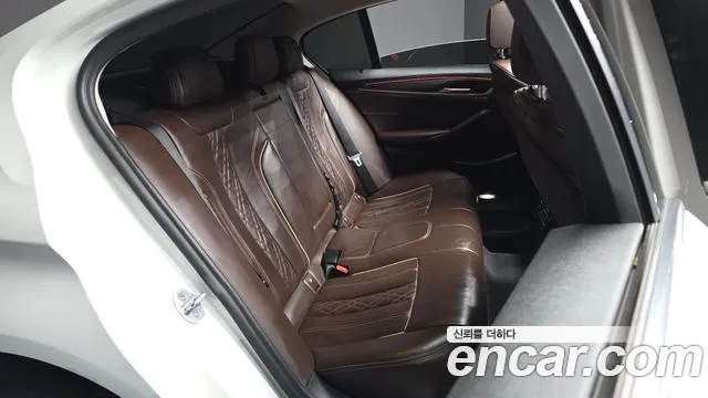 BMW 5-Series 2019 thumb 12