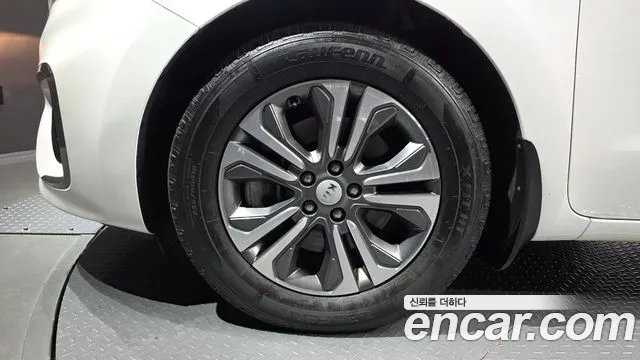 Kia Carnival 2018 thumb 5