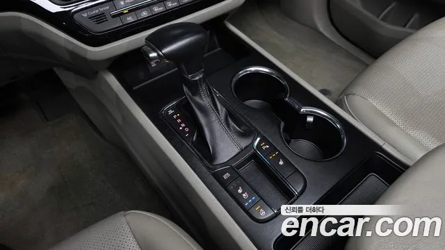 Kia Carnival 2018 thumb 9