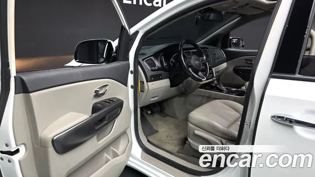 Kia Carnival 2018 thumb 10