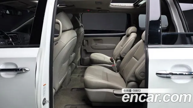 Kia Carnival 2018 thumb 11