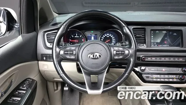 Kia Carnival 2018 thumb 12