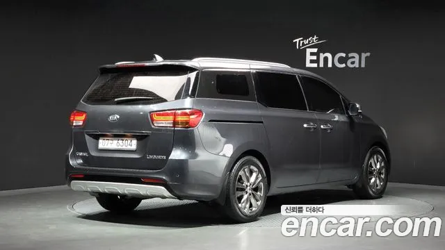 Kia Carnival 2017 thumb 2