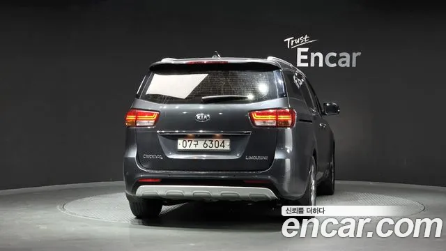 Kia Carnival 2017 thumb 4