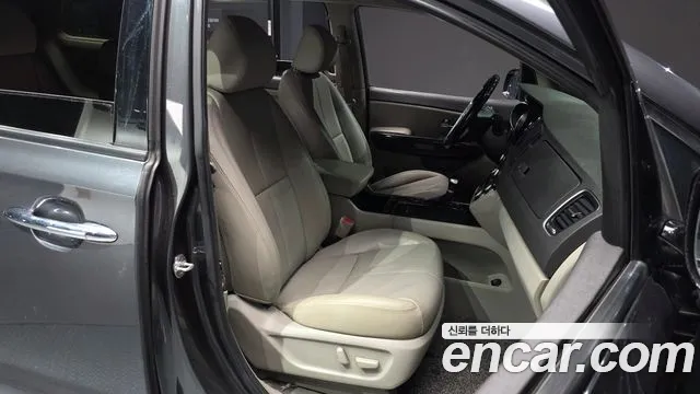 Kia Carnival 2017 thumb 11